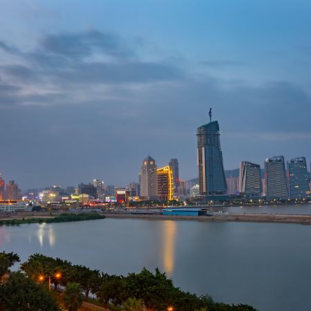Crowne Plaza Macau, an IHG Hotel Exterior foto Nanhai skyline