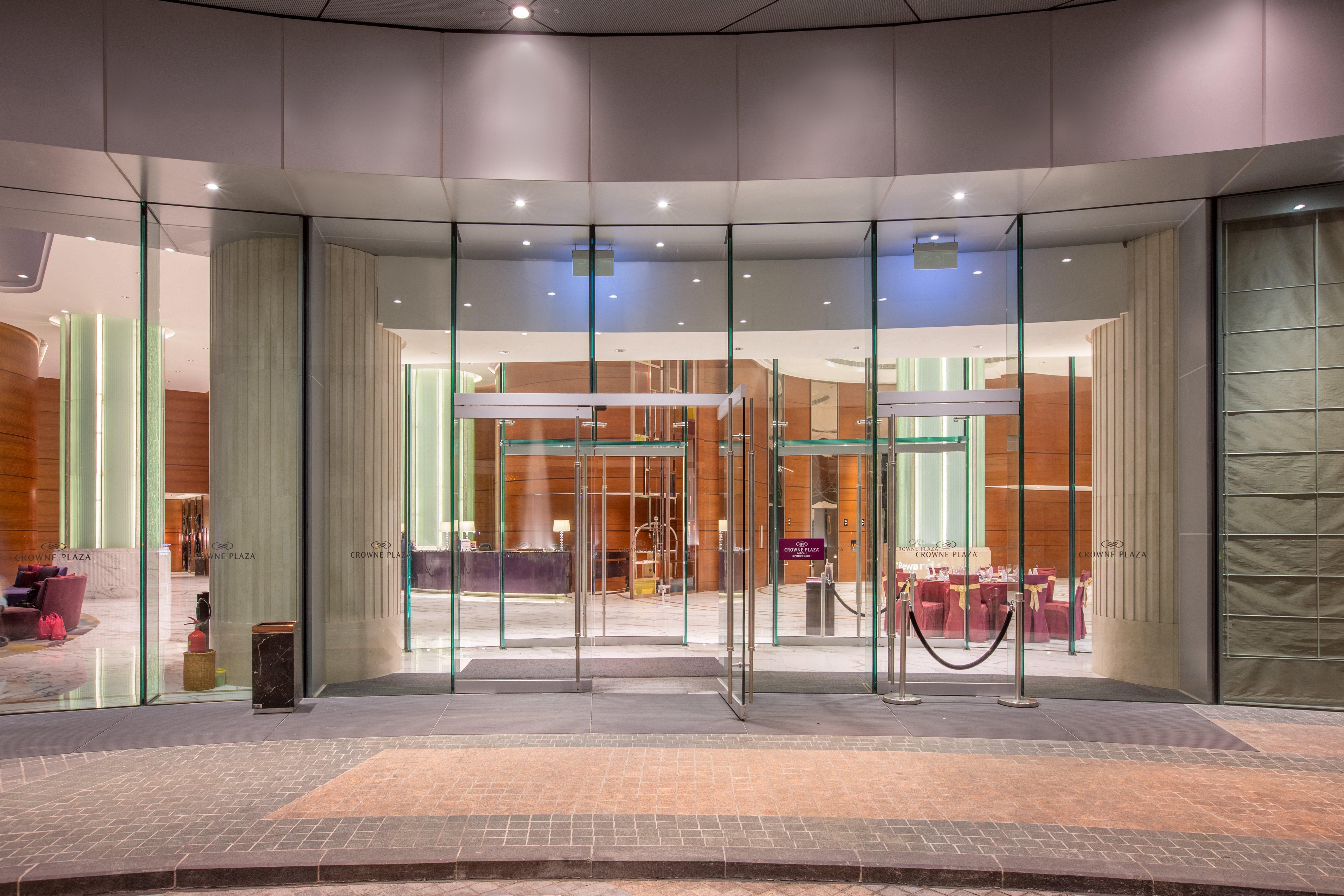 Crowne Plaza Macau, an IHG Hotel Exterior foto Entrance to the hotel