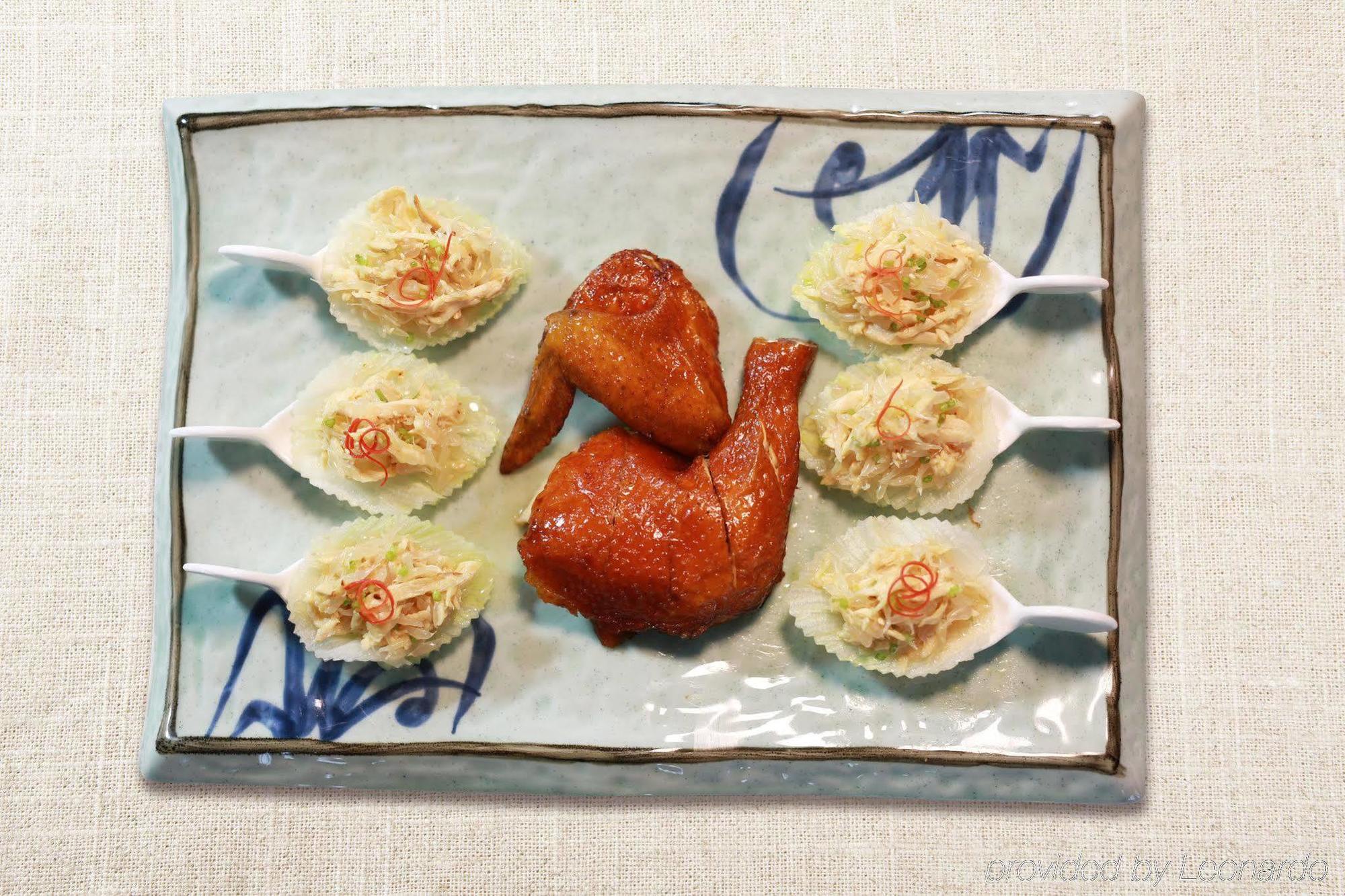 Crowne Plaza Macau, an IHG Hotel Exterior foto Chicken and dim sum